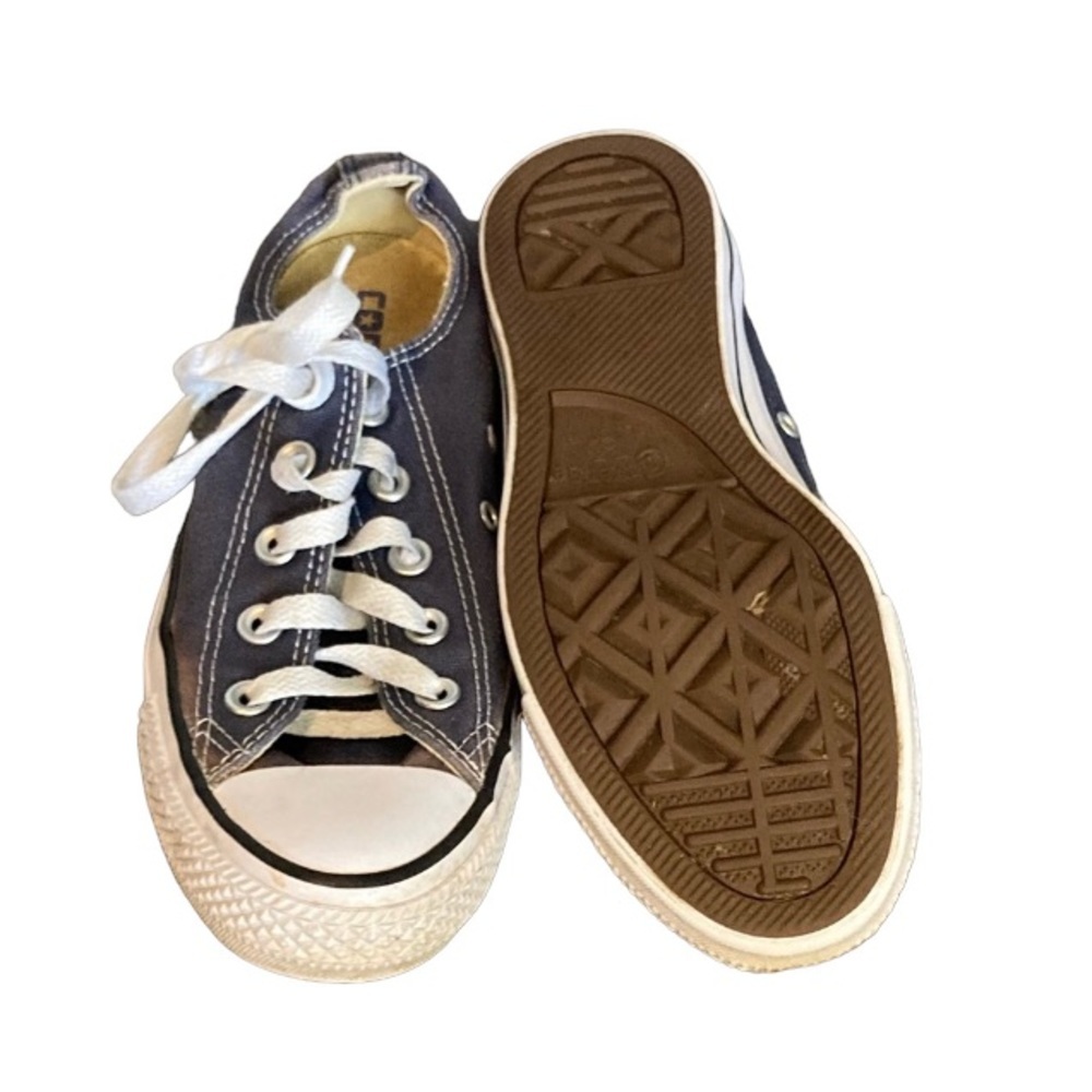 SOLD🖤 Converse - Women’s Low Sneaker - Picture 7 of 8